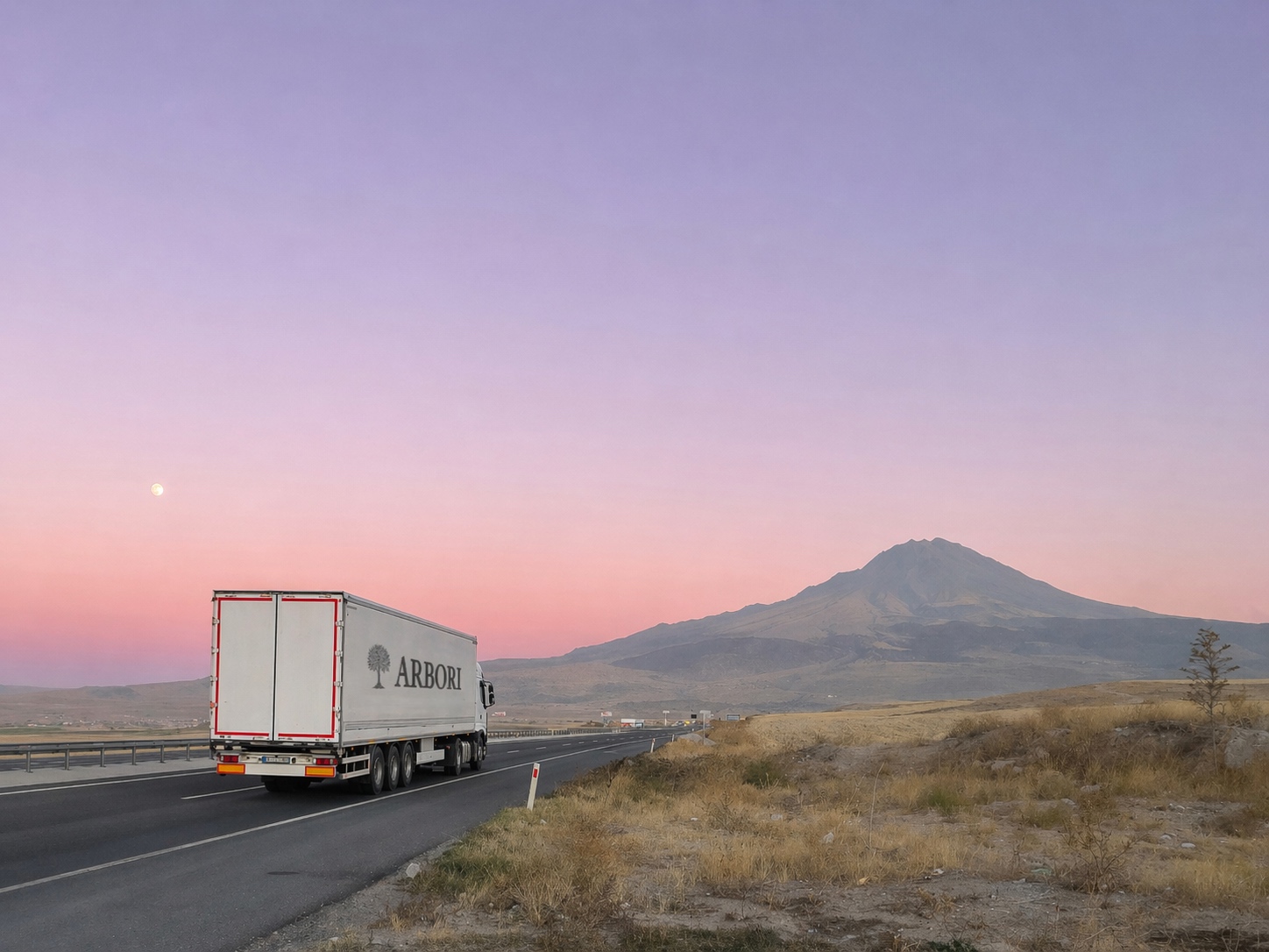 Carretera al atardecer rumbo al evento